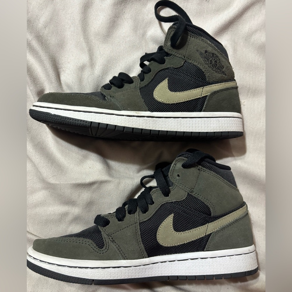 Nike Men's Sneakers - Olive and Black - Picture 2 of 4